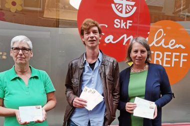 Youngcaritas beim SkF in Warburg reicht „Herzenspost“ an Menschen in Hagen weiter